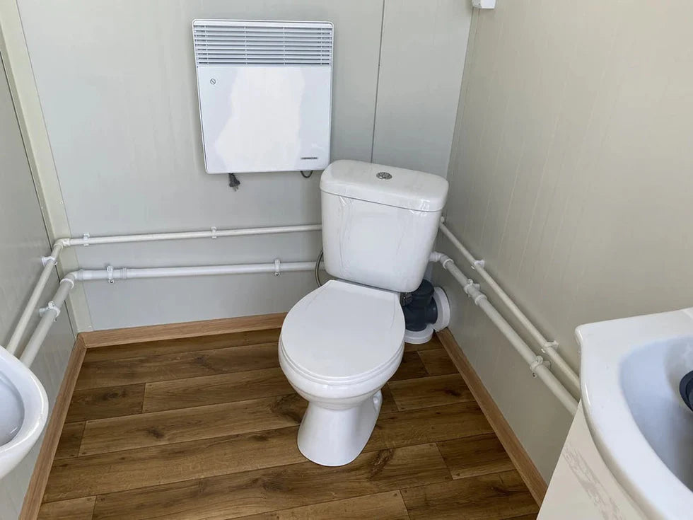 Doppelter Sanitärcontainer mit Abwassertank (weiß) – WC-Container mit integriertem Fäkalientank – Image 6