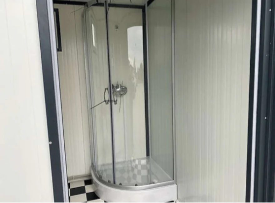 Sanitärcontainer 4 x 2 m mit Dusche und Doppel-WC – komplett ausgestatteter WC-Duschcontainer – Image 5